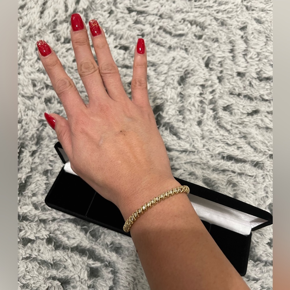 14k Yellow Gold Tennis Bracelet with 50 Diamonds.